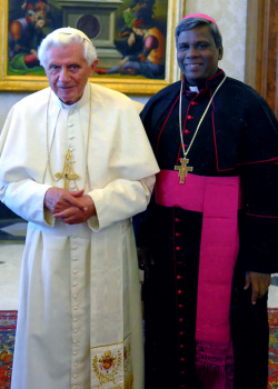 Bischof Moses mit Papst Benedikt XVI.